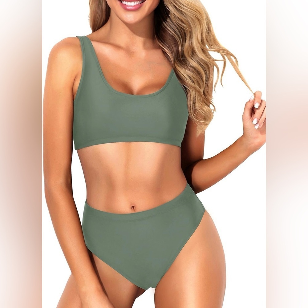 NWOT Women’s Two Piece Scoop Neck Crop Top Bikini Swimsuit